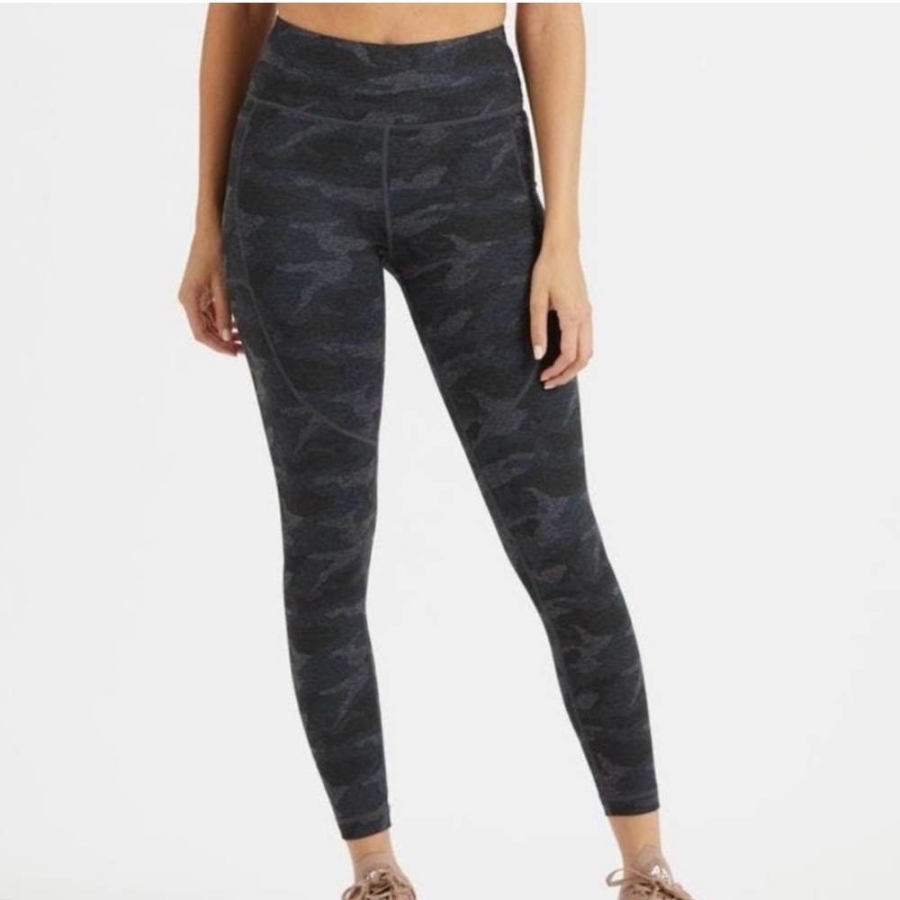Vuori Camo Leggings - Black and Gray